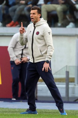 Roma, İtalya 22.04.2024: İtalyan Serisi A TIM 2023-2024 futbol karşılaşması sırasında Thiago Motta, BOLOGNA FC 1909 'a karşı Roma Olimpiyat Stadyumu' nda.
