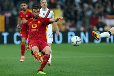 Roma, İtalya 22.04.2024: İtalyan Serisi A TIM 2023-2024 futbol karşılaşması sırasında Bryan Cristante - AS ROMA - BOLOGNA FC 1909 Roma Olimpiyat Stadyumu.