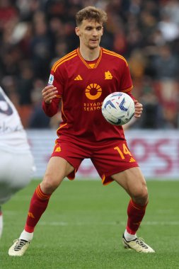 Roma, İtalya 22.04.2024: İtalyan Serisi A TIM 2023-2024 futbol karşılaşması sırasında Diego Llorente - AS ROMA - BOLOGNA FC 1909 Roma Olimpiyat Stadyumu.