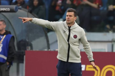 Roma, İtalya 22.04.2024: İtalyan Serisi A TIM 2023-2024 futbol karşılaşması sırasında Thiago Motta, BOLOGNA FC 1909 'a karşı Roma Olimpiyat Stadyumu' nda.