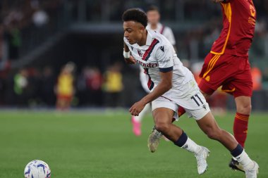 Roma, İtalya 22.04.2024: İtalyan Serisi A TIM 2023-2024 futbol karşılaşmasında Bologna 'dan Dan Ndoye AS ROMA' ya karşı BOLOGNA FC 1909 Roma Olimpiyat Stadyumu 'nda.