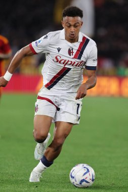 Roma, İtalya 22.04.2024: İtalyan Serisi A TIM 2023-2024 futbol karşılaşmasında Bologna 'dan Dan Ndoye AS ROMA' ya karşı BOLOGNA FC 1909 Roma Olimpiyat Stadyumu 'nda.