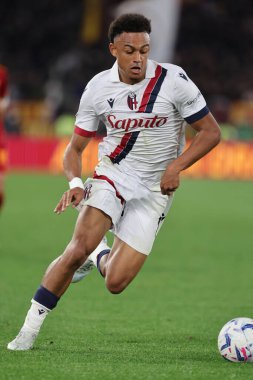 Roma, İtalya 22.04.2024: İtalyan Serisi A TIM 2023-2024 futbol karşılaşmasında Bologna 'dan Dan Ndoye AS ROMA' ya karşı BOLOGNA FC 1909 Roma Olimpiyat Stadyumu 'nda.