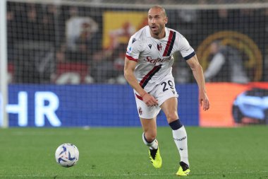 Roma, İtalya 22.04.2024: İtalyan Serisi A TIM 2023-2024 futbol karşılaşmasında Bologna 'lı Lorenzo Silvestri AS ROMA' ya karşı BOLOGNA FC 1909 Roma Olimpiyat Stadyumu 'nda.