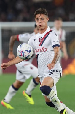 Roma, İtalya 22.04.2024: İtalyan Serisi A TIM 2023-2024 futbol karşılaşmasında Bologna 'lı Kacper Urbanski AS ROMA' ya karşı BOLOGNA FC 1909 Roma Olimpiyat Stadyumu 'nda.