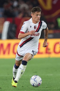 Roma, İtalya 22.04.2024: İtalyan Serisi A TIM 2023-2024 futbol karşılaşmasında Bologna 'lı Kacper Urbanski AS ROMA' ya karşı BOLOGNA FC 1909 Roma Olimpiyat Stadyumu 'nda.