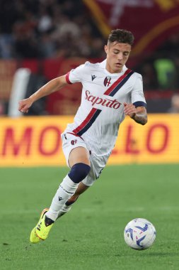 Roma, İtalya 22.04.2024: İtalyan Serisi A TIM 2023-2024 futbol karşılaşmasında Bologna 'lı Kacper Urbanski AS ROMA' ya karşı BOLOGNA FC 1909 Roma Olimpiyat Stadyumu 'nda.