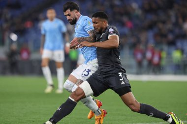 Roma, İtalya 23.04.2024: Elseid Hysaj, İtalya Kupası sırasında Juventus 'lu Gleison Bremeer - Coppa Italia Frecciarossa 2023-2024 yarı final futbol müsabakası derbisi SS LAZIO JUVENTUS FC 1909 Roma Olimpiyat Stadyumu' nda.