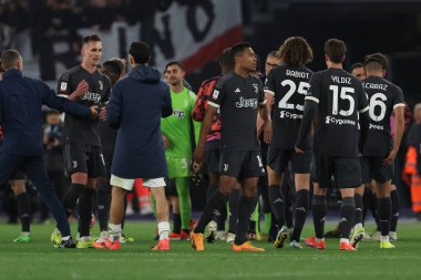 Roma, İtalya 23.04.2024: Juventus taraftarları İtalya Kupası - Coppa Italia Frecciarossa 2023-2024 yarı final futbol müsabakası derbisi SS LAZIO JUVENTUS FC 1909 Roma Olimpiyat Stadyumu 'nda zaferi kutladı.