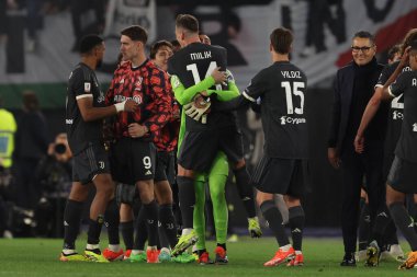 Roma, İtalya 23.04.2024: Juventus taraftarları İtalya Kupası - Coppa Italia Frecciarossa 2023-2024 yarı final futbol müsabakası derbisi SS LAZIO JUVENTUS FC 1909 Roma Olimpiyat Stadyumu 'nda zaferi kutladı.