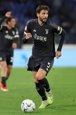 Roma, İtalya 23.04.2024: İtalya Kupası sırasında Juventus 'tan Manuel Locatelli - Coppa Italia Frecciarossa 2023-2024 yarı final futbol müsabakası derbisi SS LAZIO JUVENTUS FC 1909 Roma Olimpiyat Stadyumu' nda.