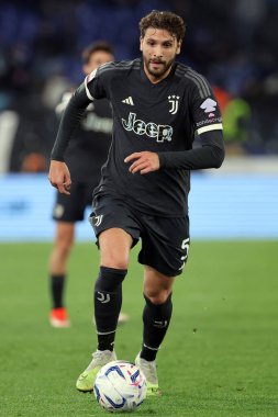 Roma, İtalya 23.04.2024: İtalya Kupası sırasında Juventus 'tan Manuel Locatelli - Coppa Italia Frecciarossa 2023-2024 yarı final futbol müsabakası derbisi SS LAZIO JUVENTUS FC 1909 Roma Olimpiyat Stadyumu' nda.