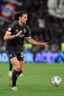 Roma, İtalya 23.04.2024: İtalya Kupası sırasında Juventus 'lu Acrien Rabiot - Coppa Italia Frecciarossa 2023-2024 yarı final futbol müsabakası derbisi SS LAZIO JUVENTUS FC 1909 Roma Olimpiyat Stadyumu' nda.
