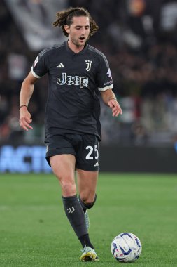 Roma, İtalya 23.04.2024: İtalya Kupası sırasında Juventus 'lu Acrien Rabiot - Coppa Italia Frecciarossa 2023-2024 yarı final futbol müsabakası derbisi SS LAZIO JUVENTUS FC 1909 Roma Olimpiyat Stadyumu' nda.