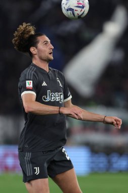 Roma, İtalya 23.04.2024: İtalya Kupası sırasında Juventus 'lu Acrien Rabiot - Coppa Italia Frecciarossa 2023-2024 yarı final futbol müsabakası derbisi SS LAZIO JUVENTUS FC 1909 Roma Olimpiyat Stadyumu' nda.