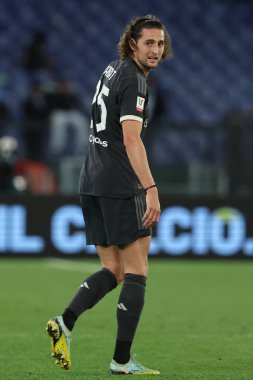 Roma, İtalya 23.04.2024: İtalya Kupası sırasında Juventus 'lu Acrien Rabiot - Coppa Italia Frecciarossa 2023-2024 yarı final futbol müsabakası derbisi SS LAZIO JUVENTUS FC 1909 Roma Olimpiyat Stadyumu' nda.