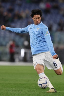 Roma, İtalya 27.04.2024: Serie A Tim 2023-2024 futbol karşılaşması sırasında Lazio 'dan Daichi Kamada Roma' daki Olimpiyat Stadyumu 'nda SS LAZIO - HELLAS VERONA.