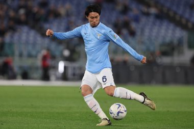 Roma, İtalya 27.04.2024: Serie A Tim 2023-2024 futbol karşılaşması sırasında Lazio 'dan Daichi Kamada Roma' daki Olimpiyat Stadyumu 'nda SS LAZIO - HELLAS VERONA.