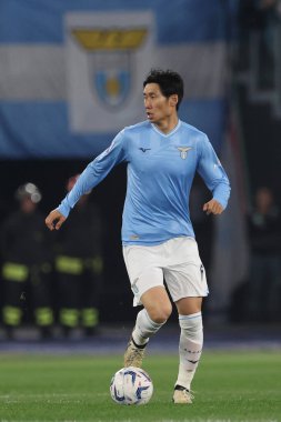 Roma, İtalya 27.04.2024: Serie A Tim 2023-2024 futbol karşılaşması sırasında Lazio 'dan Daichi Kamada Roma' daki Olimpiyat Stadyumu 'nda SS LAZIO - HELLAS VERONA.
