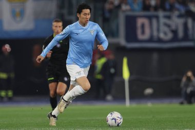 Roma, İtalya 27.04.2024: Serie A Tim 2023-2024 futbol karşılaşması sırasında Lazio 'dan Daichi Kamada Roma' daki Olimpiyat Stadyumu 'nda SS LAZIO - HELLAS VERONA.