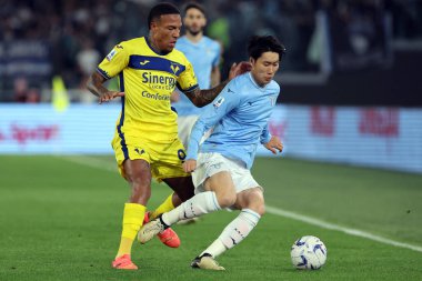 Roma, İtalya 27.04.2024: Verona Folorunsho, Serie A Tim 2023-2024 futbol karşılaşması sırasında Lazio Daichi Kamada Roma 'daki Olimpiyat Stadyumu' nda SS LAZIO-HELLAS VERONA.