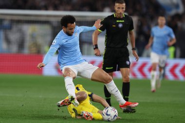 Roma, İtalya 27.04.2024: Lazio 'dan Felipe Anderson, Serie A Tim 2023-2024 futbol karşılaşmasında Verona' dan Serdar, Roma 'daki Olimpiyat Stadyumu' nda SS LAZIO-HELLAS VERONA.