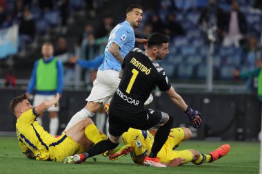 Roma, İtalya 27.04.2024: Lazio 'dan Mattia Zaccagni 1-0 gol attı ve Serie A Tim 2023-2024 futbol karşılaşmasında Roma' daki Olimpiyat Stadyumu 'nda SS LAZIO-HELLAS VERONA karşılaşmasını takımla birlikte kutladı..