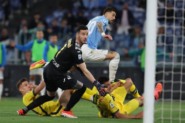 Roma, İtalya 27.04.2024: Lazio 'dan Mattia Zaccagni 1-0 gol attı ve Serie A Tim 2023-2024 futbol karşılaşmasında Roma' daki Olimpiyat Stadyumu 'nda SS LAZIO-HELLAS VERONA karşılaşmasını takımla birlikte kutladı..