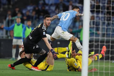 Roma, İtalya 27.04.2024: Lazio 'dan Mattia Zaccagni 1-0 gol attı ve Serie A Tim 2023-2024 futbol karşılaşmasında Roma' daki Olimpiyat Stadyumu 'nda SS LAZIO-HELLAS VERONA karşılaşmasını takımla birlikte kutladı..