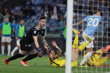 Roma, İtalya 27.04.2024: Lazio 'dan Mattia Zaccagni 1-0 gol attı ve Serie A Tim 2023-2024 futbol karşılaşmasında Roma' daki Olimpiyat Stadyumu 'nda SS LAZIO-HELLAS VERONA karşılaşmasını takımla birlikte kutladı..
