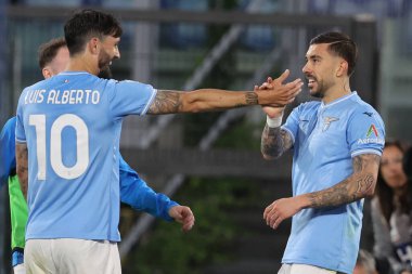 Roma, İtalya 27.04.2024: Lazio 'dan Mattia Zaccagni 1-0 gol attı ve Serie A Tim 2023-2024 futbol karşılaşmasında Roma' daki Olimpiyat Stadyumu 'nda SS LAZIO-HELLAS VERONA karşılaşmasını takımla birlikte kutladı..