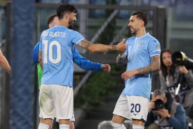 Roma, İtalya 27.04.2024: Lazio 'dan Mattia Zaccagni 1-0 gol attı ve Serie A Tim 2023-2024 futbol karşılaşmasında Roma' daki Olimpiyat Stadyumu 'nda SS LAZIO-HELLAS VERONA karşılaşmasını takımla birlikte kutladı..