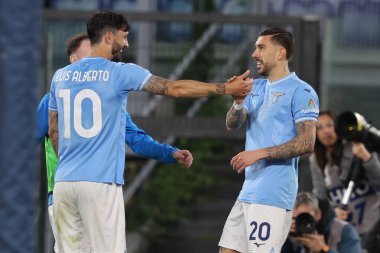 Roma, İtalya 27.04.2024: Lazio 'dan Mattia Zaccagni 1-0 gol attı ve Serie A Tim 2023-2024 futbol karşılaşmasında Roma' daki Olimpiyat Stadyumu 'nda SS LAZIO-HELLAS VERONA karşılaşmasını takımla birlikte kutladı..