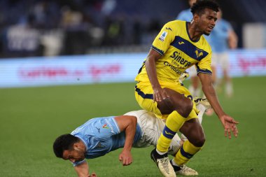 Roma, İtalya 27.04.2024: Lazio 'lu Pedro, Verona' lı Cabal Serie A Tim 2023-2024 futbol karşılaşmasında SS LAZIO - HelLAS VERONA Roma Olimpiyat Stadyumu 'nda.