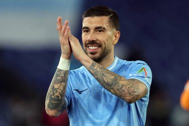 Roma, İtalya 27.04.2024: Lazio 'dan Mattia Zaccagni Serie A Tim 2023-2024 futbol karşılaşması sonunda Roma' daki Olimpiyat Stadyumu 'nda SS LAZIO-HELLAS VERONA karşılaşmasında zaferi kutladı.