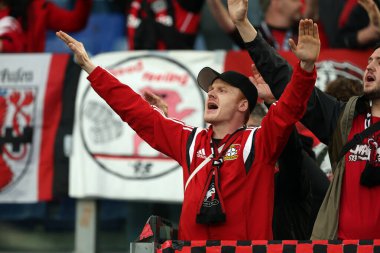 Roma, İtalya 2.05.2024: Leverkusen taraftarları UEFA Avrupa Ligi 2023-2024, yarı final 1, AS Roman Bayer 04 Leverkusen ile Roma Olimpiyat Stadyumu 'nda oynanan futbol karşılaşması.