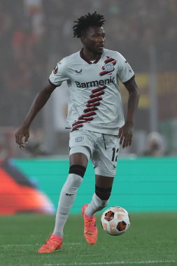 Roma, İtalya 2.05.2024: UEFA Avrupa Ligi 2023-2024 sezonunda Leverkusen 'den Edmond Tapsoba, yarı final bacağı 1, AS Roman Bayer 04 Leverkusen ile Roma Olimpiyat Stadyumu' nda oynanan yarı final maçı.