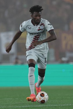Roma, İtalya 2.05.2024: UEFA Avrupa Ligi 2023-2024 sezonunda Leverkusen 'den Edmond Tapsoba, yarı final bacağı 1, AS Roman Bayer 04 Leverkusen ile Roma Olimpiyat Stadyumu' nda oynanan yarı final maçı.