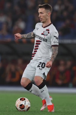 Roma, İtalya 2.05.2024: UEFA Avrupa Ligi 2023-2024 sezonunda Leverkusen 'den Alejandro Grimaldo, yarı final 1-2024, AS Roma Bayer 04 Leverkusen' e karşı Roma Olimpiyat Stadyumu 'nda oynanan yarı final maçı.