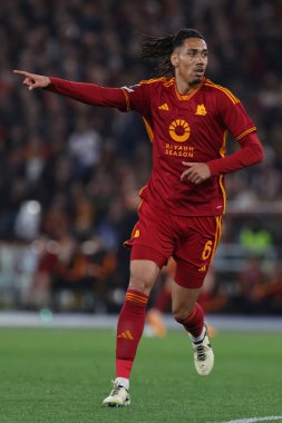 Roma, İtalya 2.05.2024: UEFA Avrupa Ligi 2023-2024 sezonunda Chris Smalling, 1 yarı final bacağı, AS Roman Bayer 04 Leverkusen ile Roma Olimpiyat Stadyumu 'nda oynanan futbol karşılaşması.