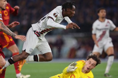 Roma, İtalya 2.05.2024: Leverkusen 'den Jeremie Frimpong, UEFA Avrupa Ligi 2023-2024 sezonunda Roman Mil Svilar, yarı final bacağı 1, AS Romanlar Bayer 04 Leverkusen' e karşı Roma Olimpiyat Stadyumu 'nda oynanan futbol karşılaşması.