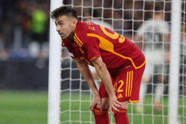 Roma, İtalya 2.05.2024: UEFA Avrupa Ligi 2023-2024, yarı final 1, AS Romanları Bayer 04 Leverkusen 'e karşı Roma Olimpiyat Stadyumu' nda oynanan futbol karşılaşması sonrasında Romanlardan Stephan El Shaarawy 'yi hayal kırıklığına uğrattı..