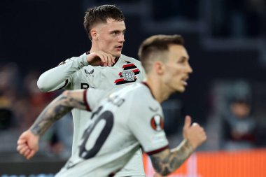 Roma, İtalya 2.05.2024: Leverkusen 'li Alejandro Grimaldo, UEFA Avrupa Ligi 2023-2024 sezonunda Leverkusen' li Florian Wirtz, Avrupa Ligi 1..