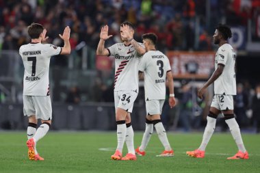 Roma, İtalya 2.05.2024: Lewerkuse maçı kazandı ve UEFA Avrupa Ligi 2023-2024, yarı final bacağı 1, AS Roman Bayer 04 Leverkusen ile Roma Olimpiyat Stadyumu 'nda oynanan yarı final maçı taraftarlarıyla kutladı..