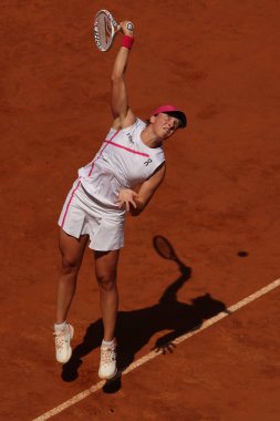 Roma, İtalya 13.05.2024: IGA SİYATEK POL VS ANGELIQUE KERBER GER GER BNL 2024 KADINLAR WTA 1000 CENTER COURT 'ta düzenlenen Roma Açık tenis turnuvası sırasında