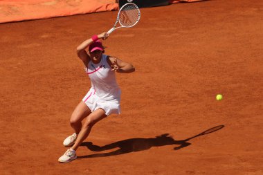 Roma, İtalya 13.05.2024: IGA SİYATEK POL VS ANGELIQUE KERBER GER GER BNL 2024 KADINLAR WTA 1000 CENTER COURT 'ta düzenlenen Roma Açık tenis turnuvası sırasında
