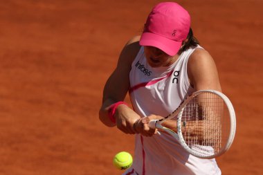 Roma, İtalya 13.05.2024: IGA SİYATEK POL VS ANGELIQUE KERBER GER GER BNL 2024 KADINLAR WTA 1000 CENTER COURT 'ta düzenlenen Roma Açık tenis turnuvası sırasında