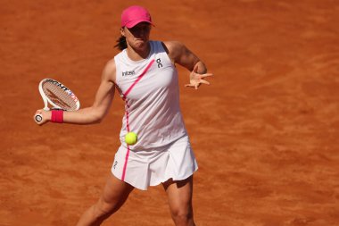 Roma, İtalya 13.05.2024: IGA SİYATEK POL VS ANGELIQUE KERBER GER GER BNL 2024 KADINLAR WTA 1000 CENTER COURT 'ta düzenlenen Roma Açık tenis turnuvası sırasında