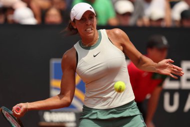 Roma, İtalya 13.05.2024: Madison Keys (ABD) vs Sorana Cirstea (ROU) Internazionali BNL 2024 Kadınlar WTA 1000 Açık tenis turnuvası sırasında Roma 'da Pietrangeli' de.
