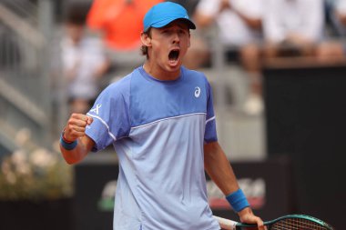 Roma, İtalya 13.05.2024: F.AUGER-ALIASSIME (can) VS A.DE.MINAUR (aus) Internazionali BNL 2024 Erkekler Atp 1000 Açık tenis turnuvası sırasında Roma 'da .